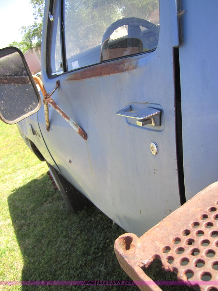 image for item 3694 1984 Dodge D350 Custom pickup truck