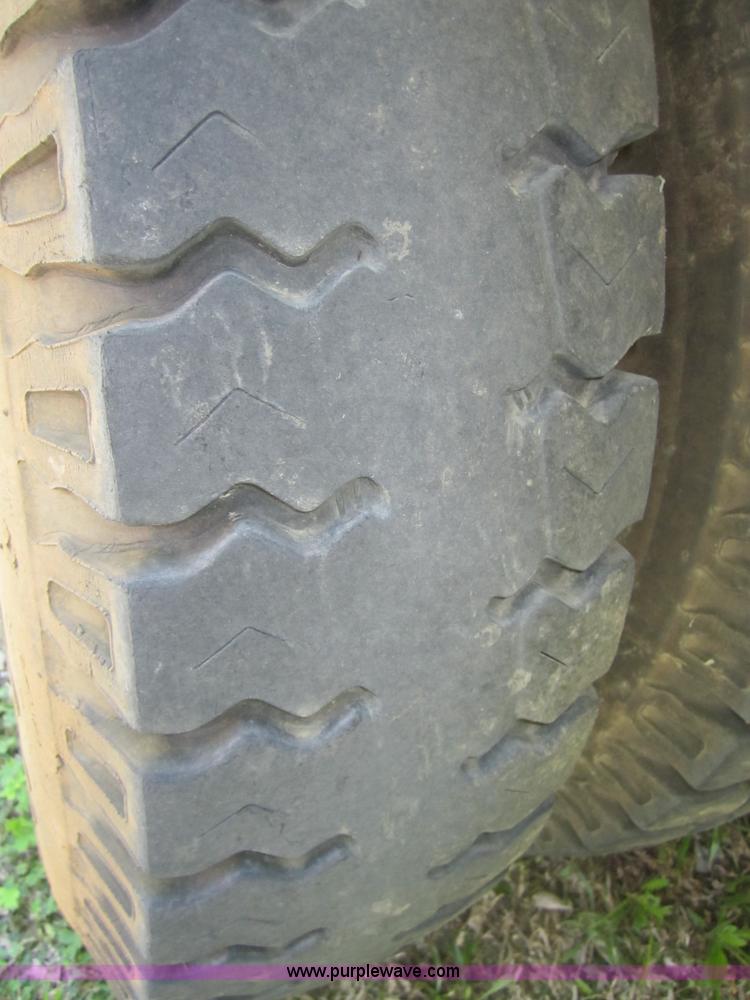 image for item 3696 1984 Ford F700 tree service bucket truck