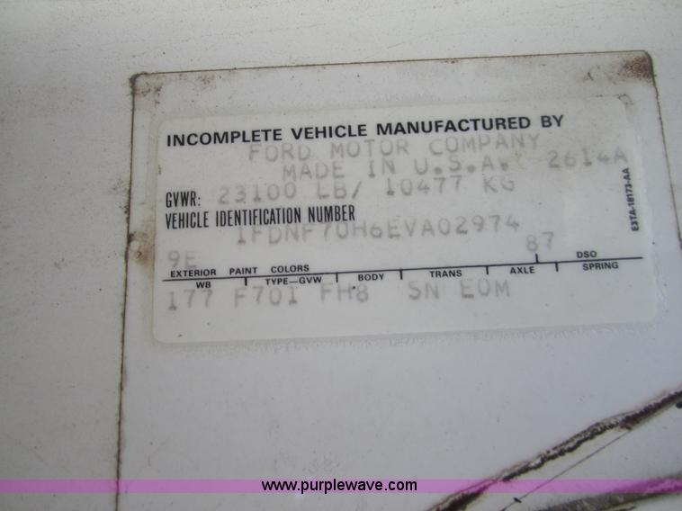 image for item 3696 1984 Ford F700 tree service bucket truck