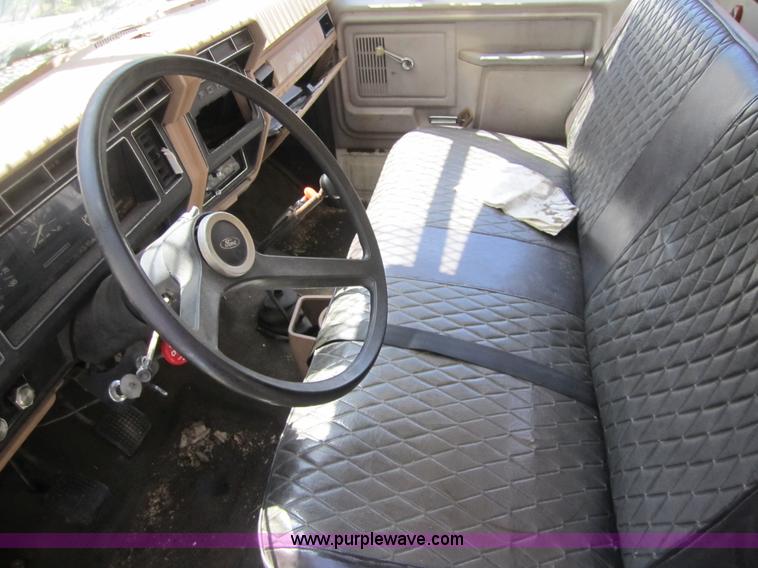 image for item 3696 1984 Ford F700 tree service bucket truck