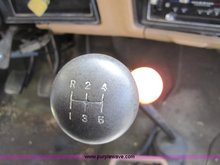 image for item 3696 1984 Ford F700 tree service bucket truck