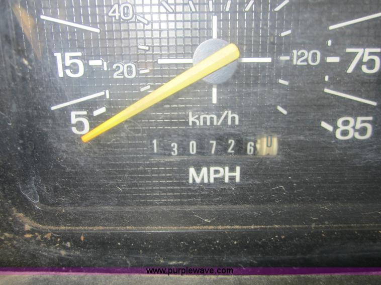 image for item 3696 1984 Ford F700 tree service bucket truck