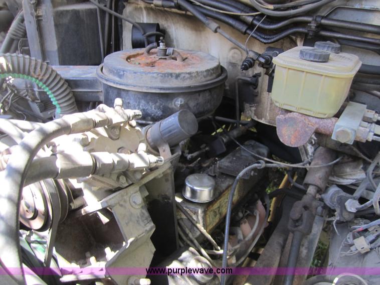 image for item 3696 1984 Ford F700 tree service bucket truck