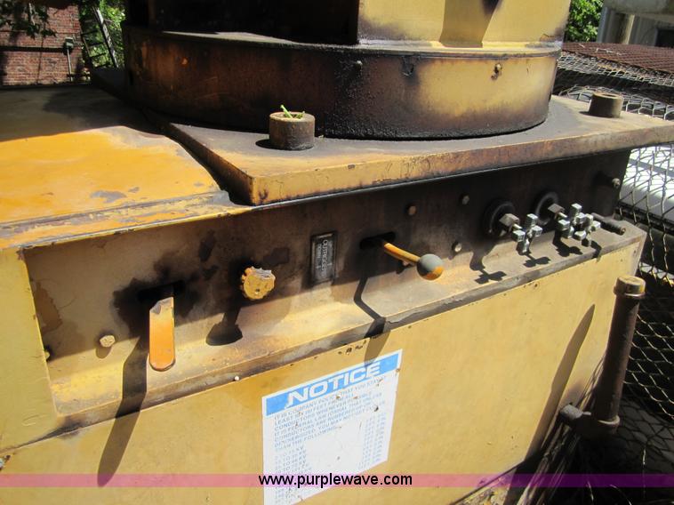 image for item 3696 1984 Ford F700 tree service bucket truck