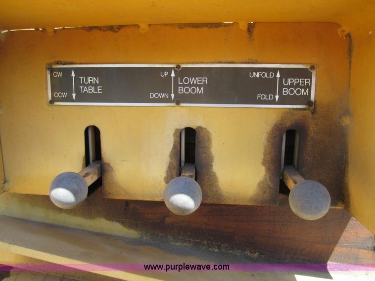 image for item 3696 1984 Ford F700 tree service bucket truck