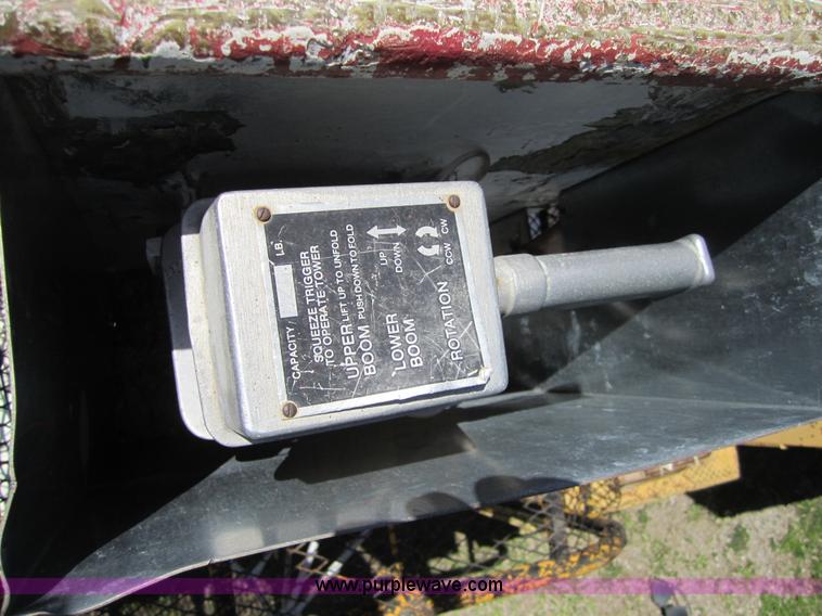 image for item 3696 1984 Ford F700 tree service bucket truck