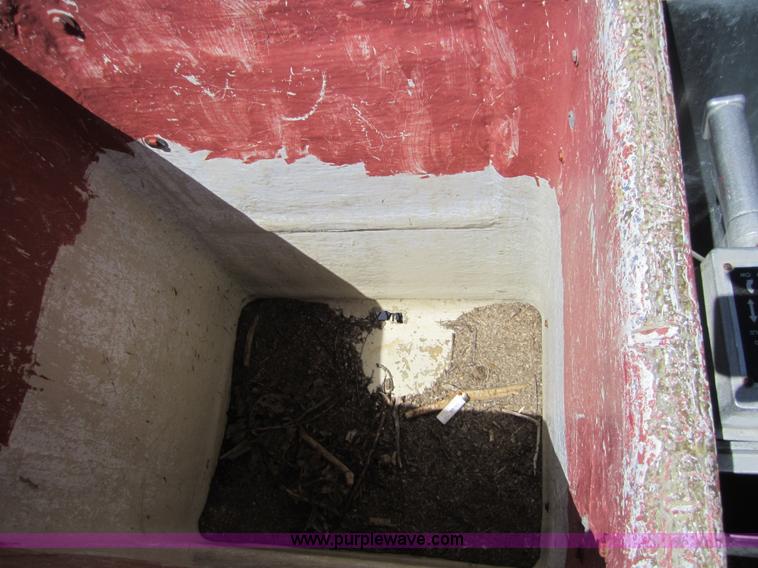 image for item 3696 1984 Ford F700 tree service bucket truck