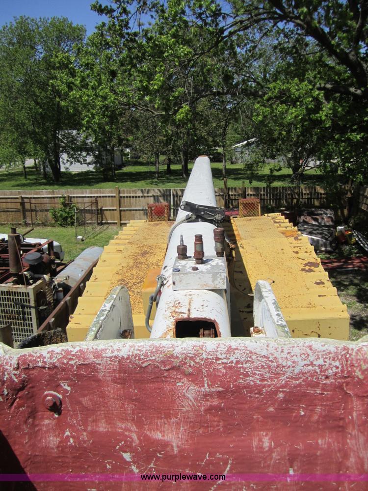 image for item 3696 1984 Ford F700 tree service bucket truck