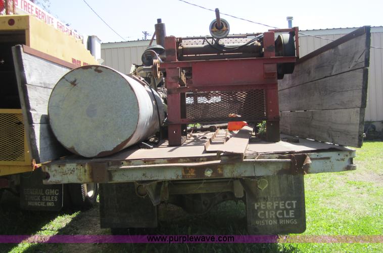 image for item 3697 1974 Ford F700 crew cab dump truck