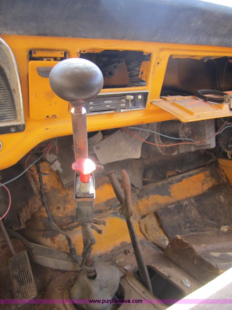 image for item 3697 1974 Ford F700 crew cab dump truck