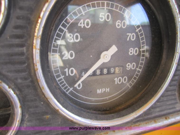 image for item 3697 1974 Ford F700 crew cab dump truck