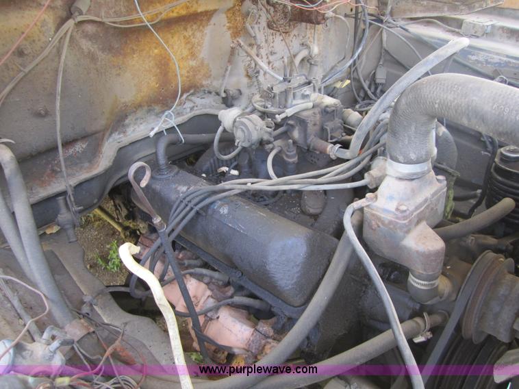 image for item 3697 1974 Ford F700 crew cab dump truck