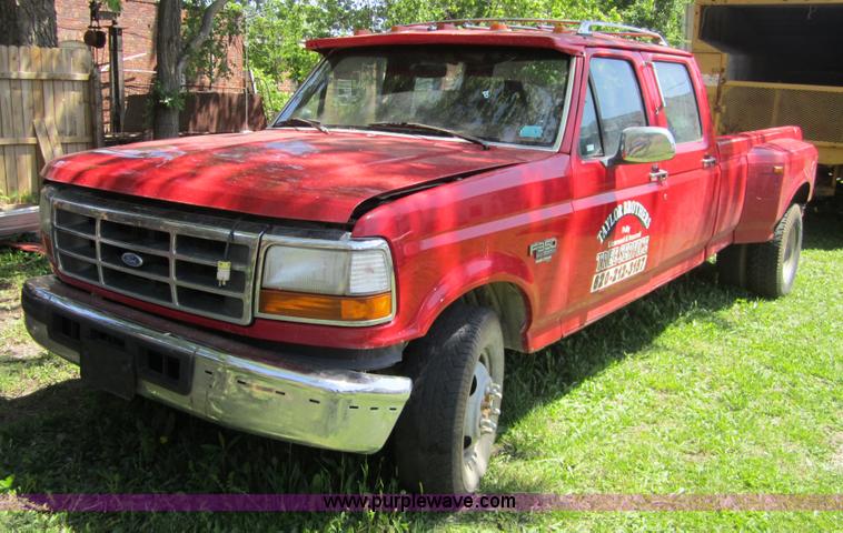 image for item 3698 1996 Ford F350 crew cab pickup truck