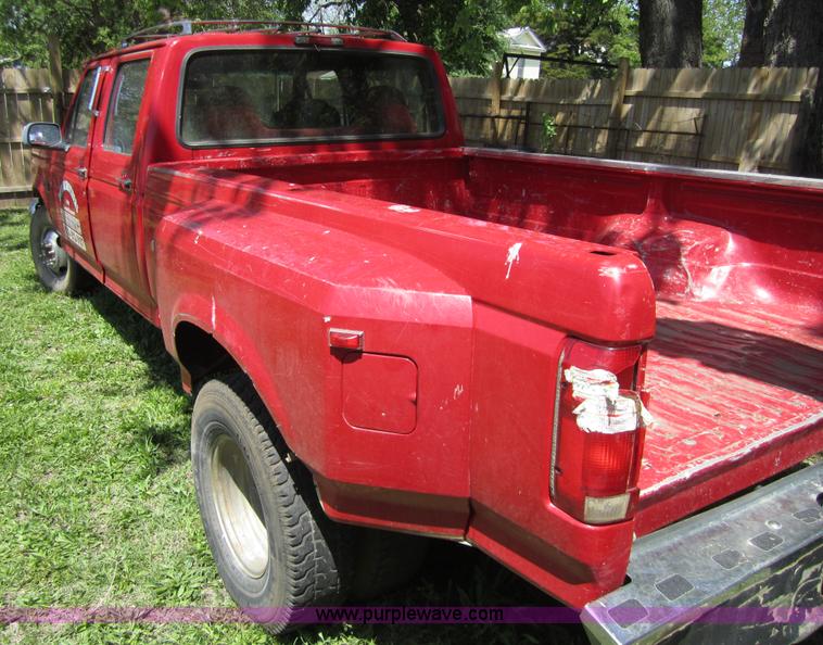 image for item 3698 1996 Ford F350 crew cab pickup truck