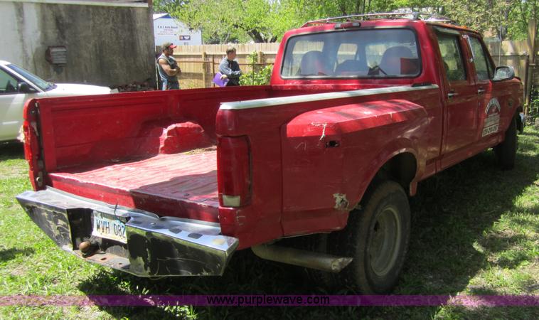 image for item 3698 1996 Ford F350 crew cab pickup truck