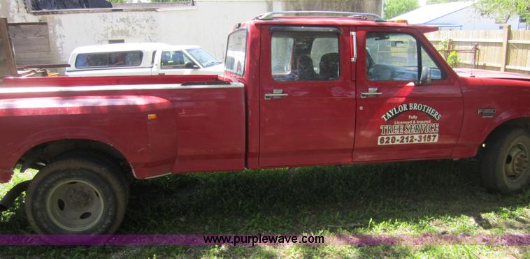 image for item 3698 1996 Ford F350 crew cab pickup truck