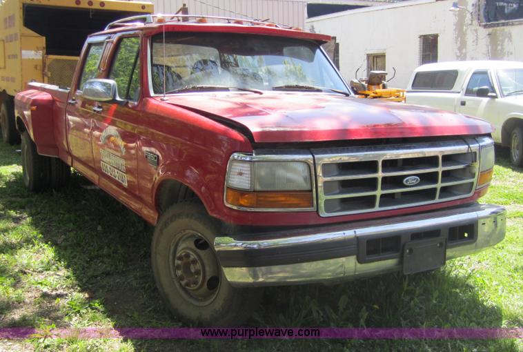 image for item 3698 1996 Ford F350 crew cab pickup truck