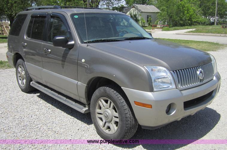 image for item 3699 2003 Mecury Mountaineer SUV