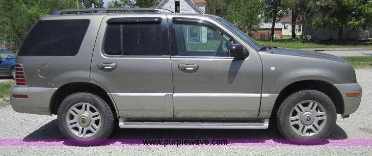 image for item 3699 2003 Mecury Mountaineer SUV
