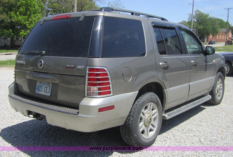 image for item 3699 2003 Mecury Mountaineer SUV