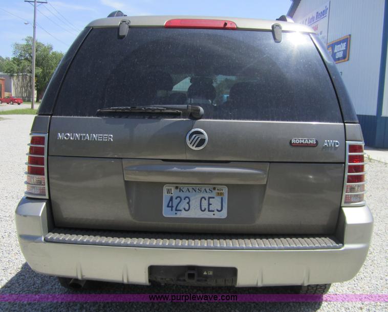 image for item 3699 2003 Mecury Mountaineer SUV