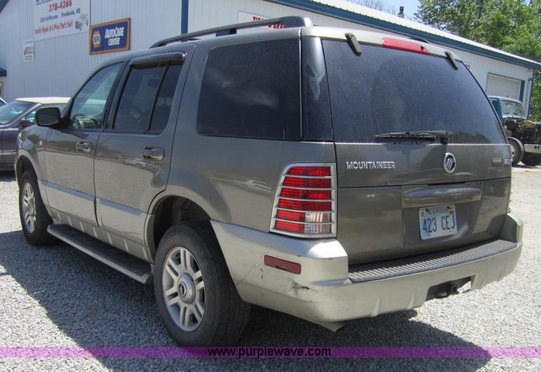image for item 3699 2003 Mecury Mountaineer SUV