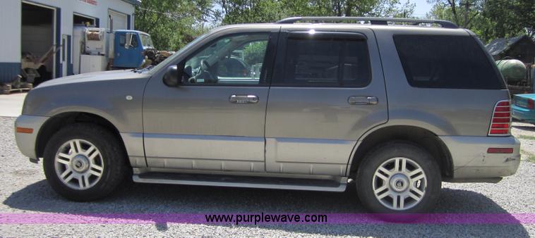 image for item 3699 2003 Mecury Mountaineer SUV