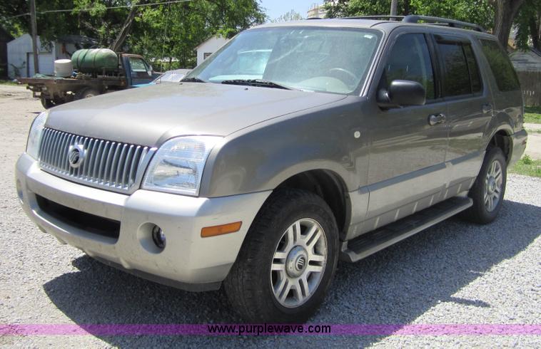 image for item 3699 2003 Mecury Mountaineer SUV