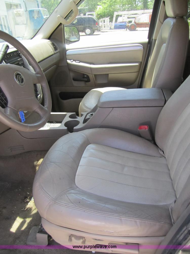 image for item 3699 2003 Mecury Mountaineer SUV