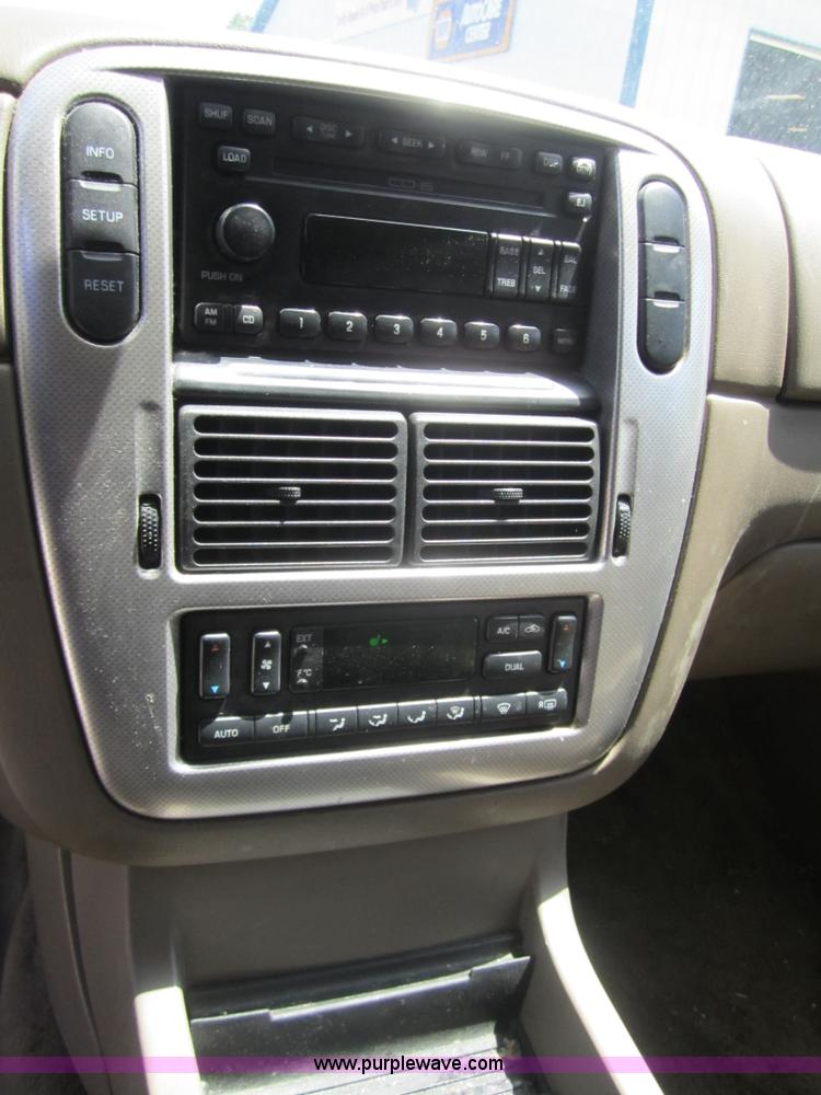 image for item 3699 2003 Mecury Mountaineer SUV