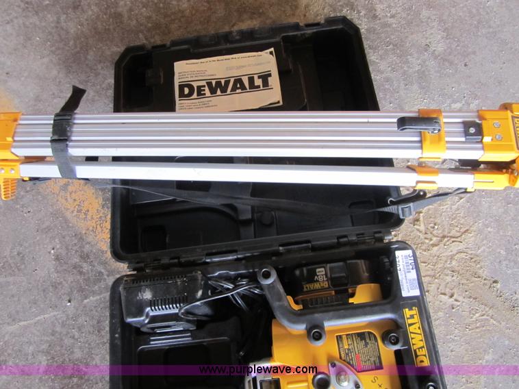 Dewalt DW073 cordless rotary laser in Fredonia, KS Item 3704 sold