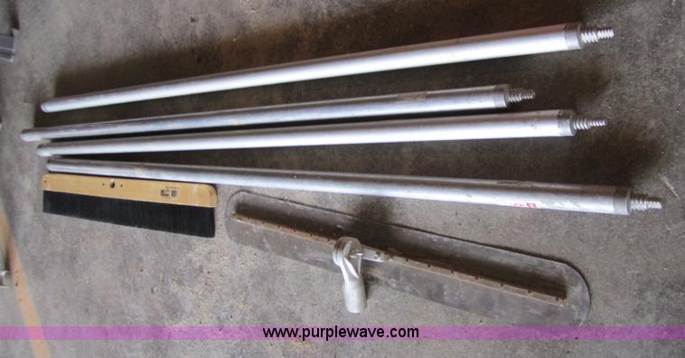 image for item 3706 Assorted tools