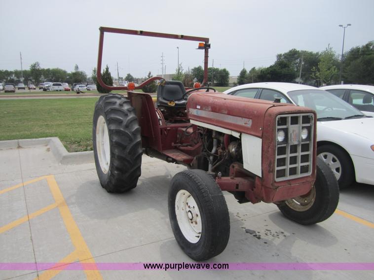 image for item 3708 International 464 tractor