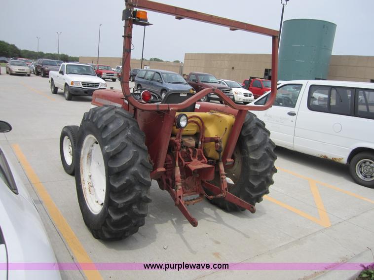 image for item 3708 International 464 tractor
