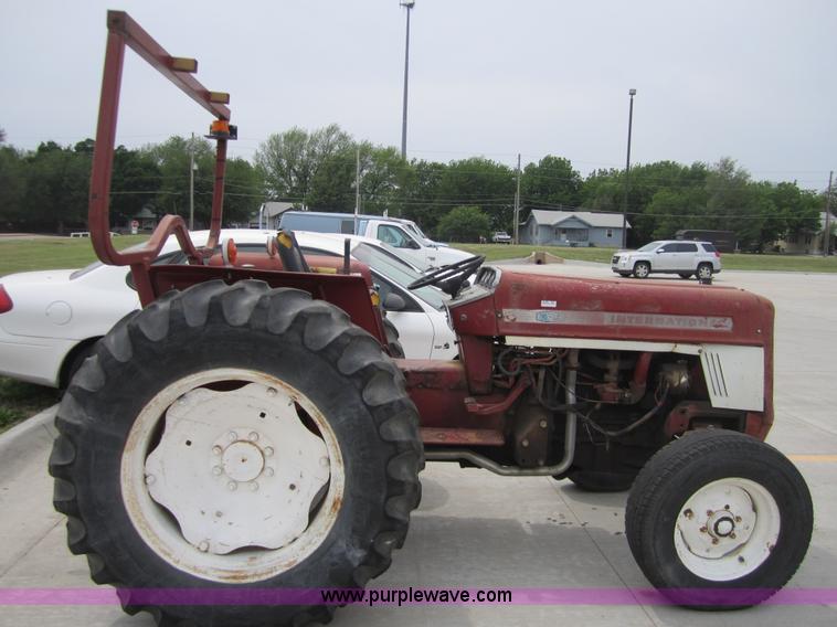 image for item 3708 International 464 tractor