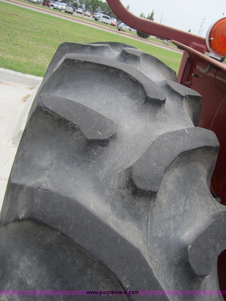 image for item 3708 International 464 tractor