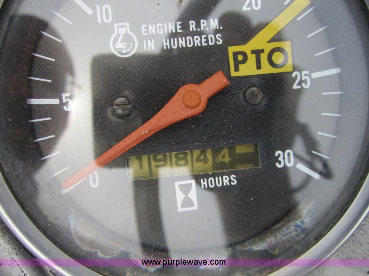 image for item 3708 International 464 tractor