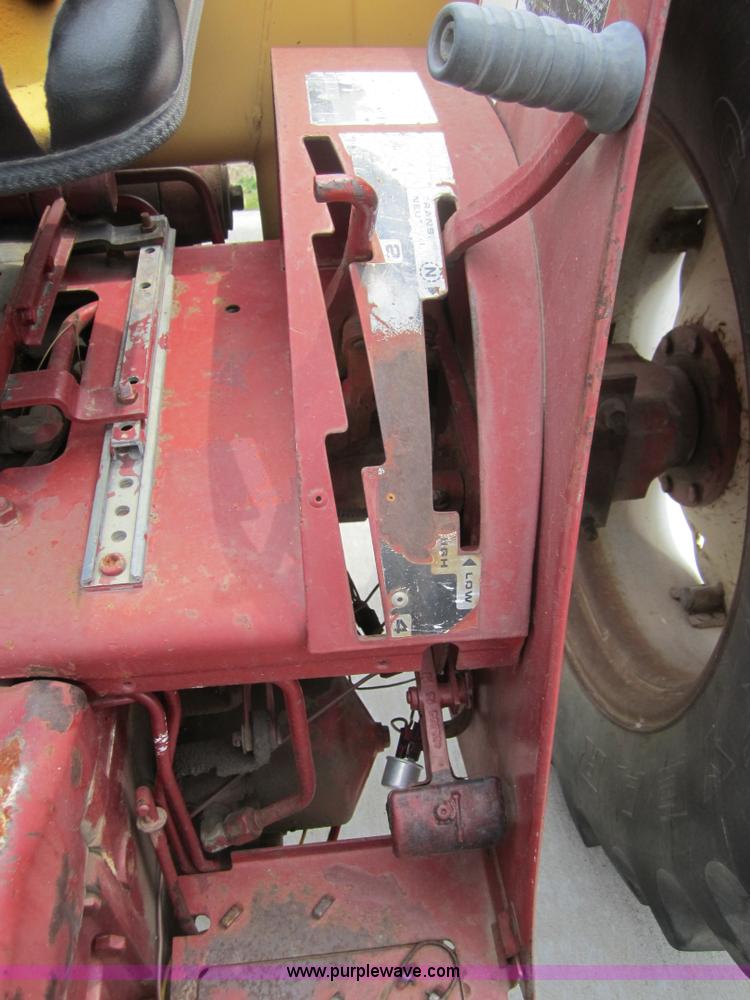 image for item 3708 International 464 tractor