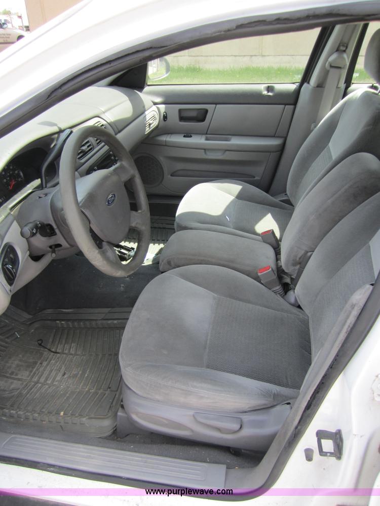 image for item 3865 2005 Ford Taurus SE