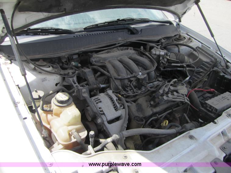 image for item 3865 2005 Ford Taurus SE