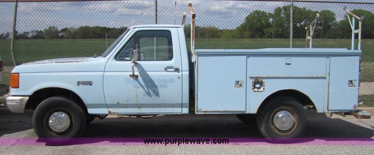 image for item 3866 1987 Ford F250 pickup truck