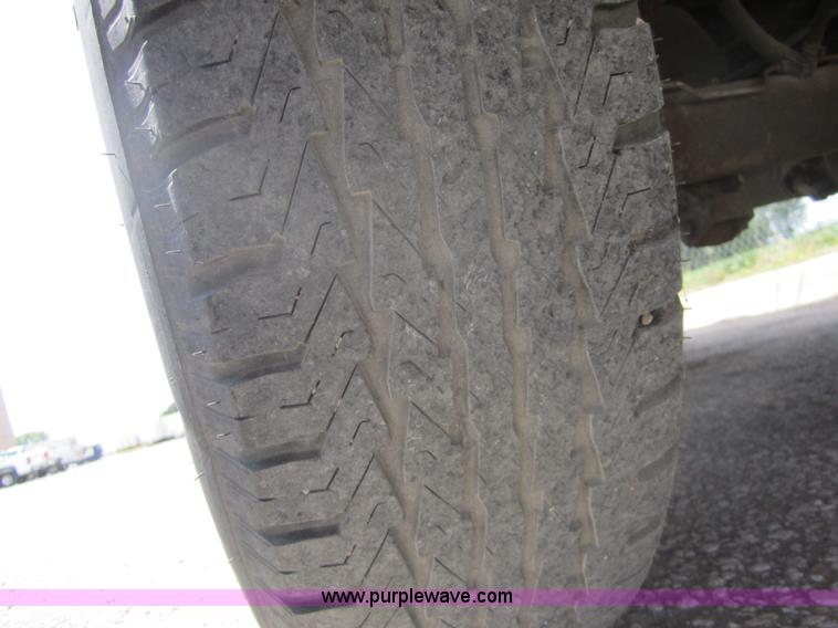 image for item 3866 1987 Ford F250 pickup truck