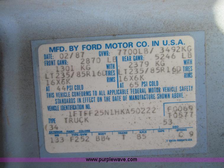 image for item 3866 1987 Ford F250 pickup truck