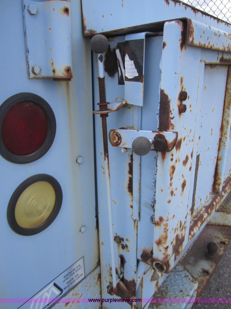 image for item 3866 1987 Ford F250 pickup truck