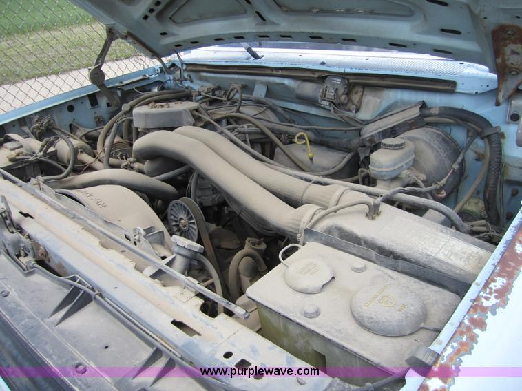 image for item 3866 1987 Ford F250 pickup truck