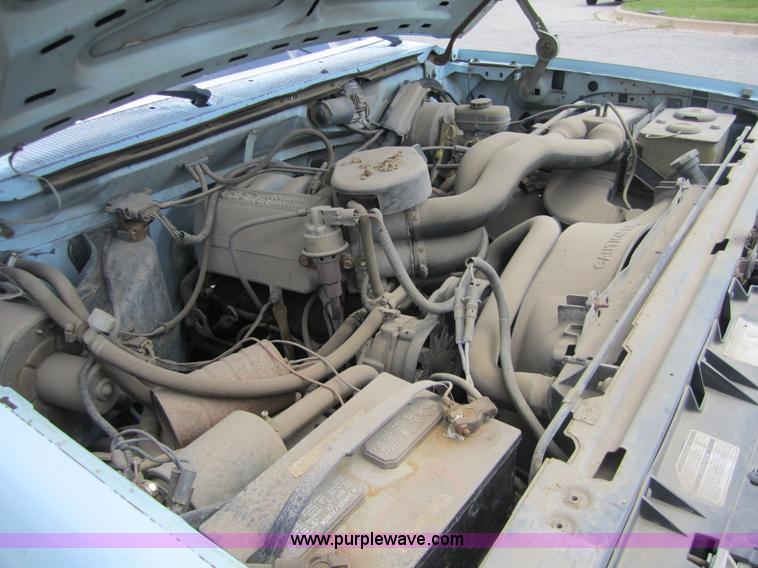 image for item 3866 1987 Ford F250 pickup truck