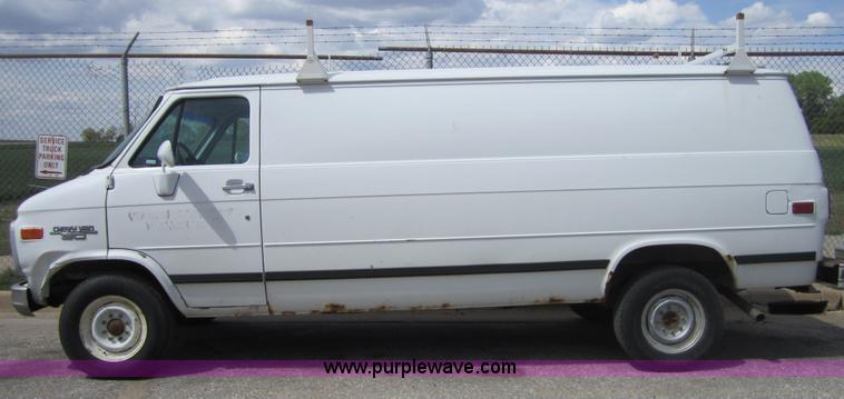 image for item 3867 1993 Chevrolet G30 cargo van