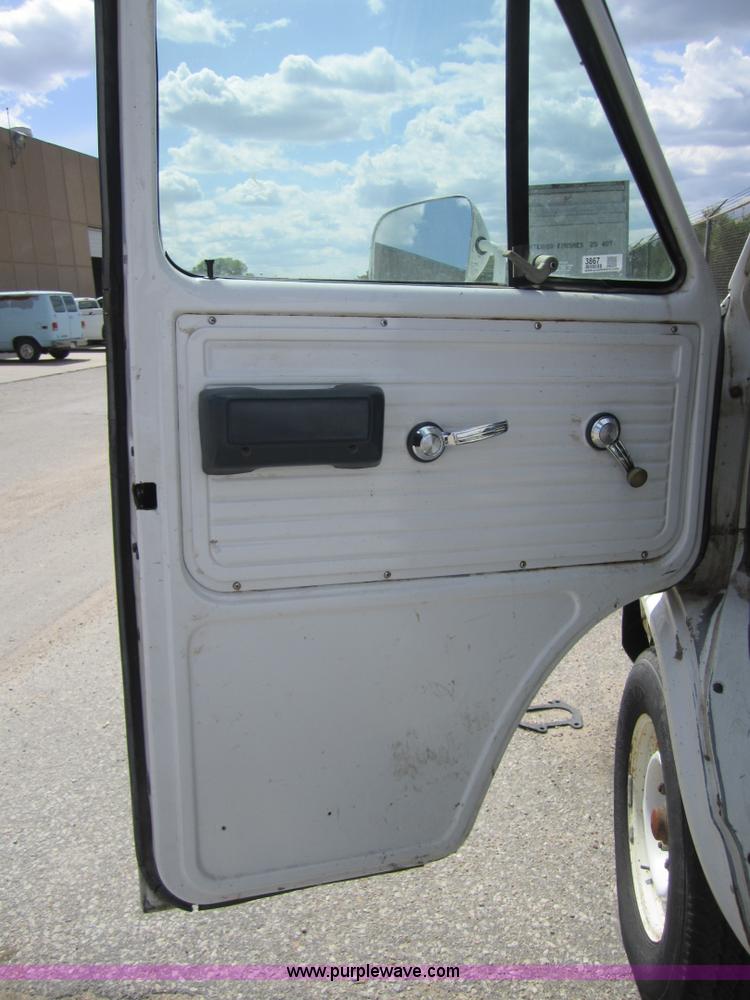 image for item 3867 1993 Chevrolet G30 cargo van