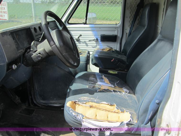 image for item 3867 1993 Chevrolet G30 cargo van