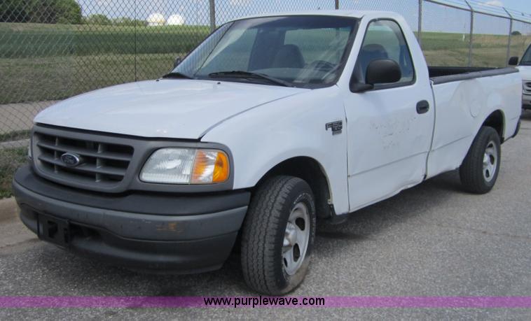 image for item 3868 2002 Ford F150 XL pickup truck